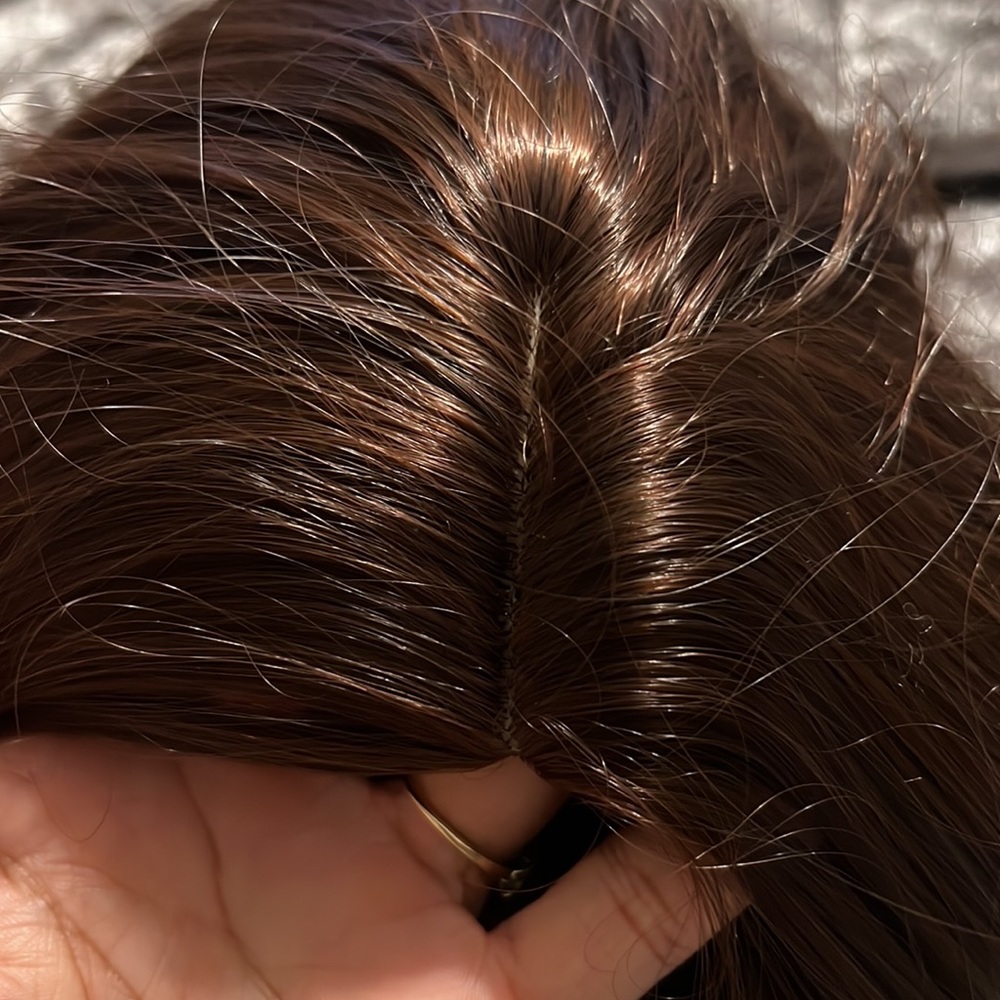 22 inch Brown synthetic wig - Picture 2 of 5